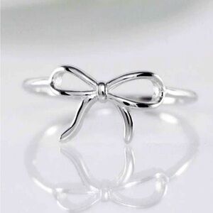 Dainty Silver Bow Ring NEW 🏷️